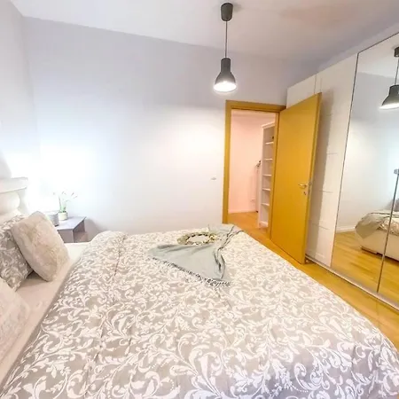 Old Town Spacious Apartment-3